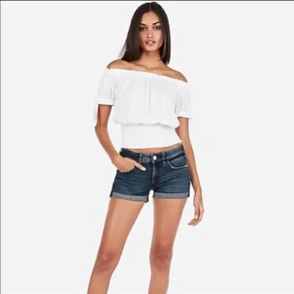 Express Cuffed Ultimate Stretch Low Rise Shortie Denim Shorts Size 0 - Picture 1 of 9